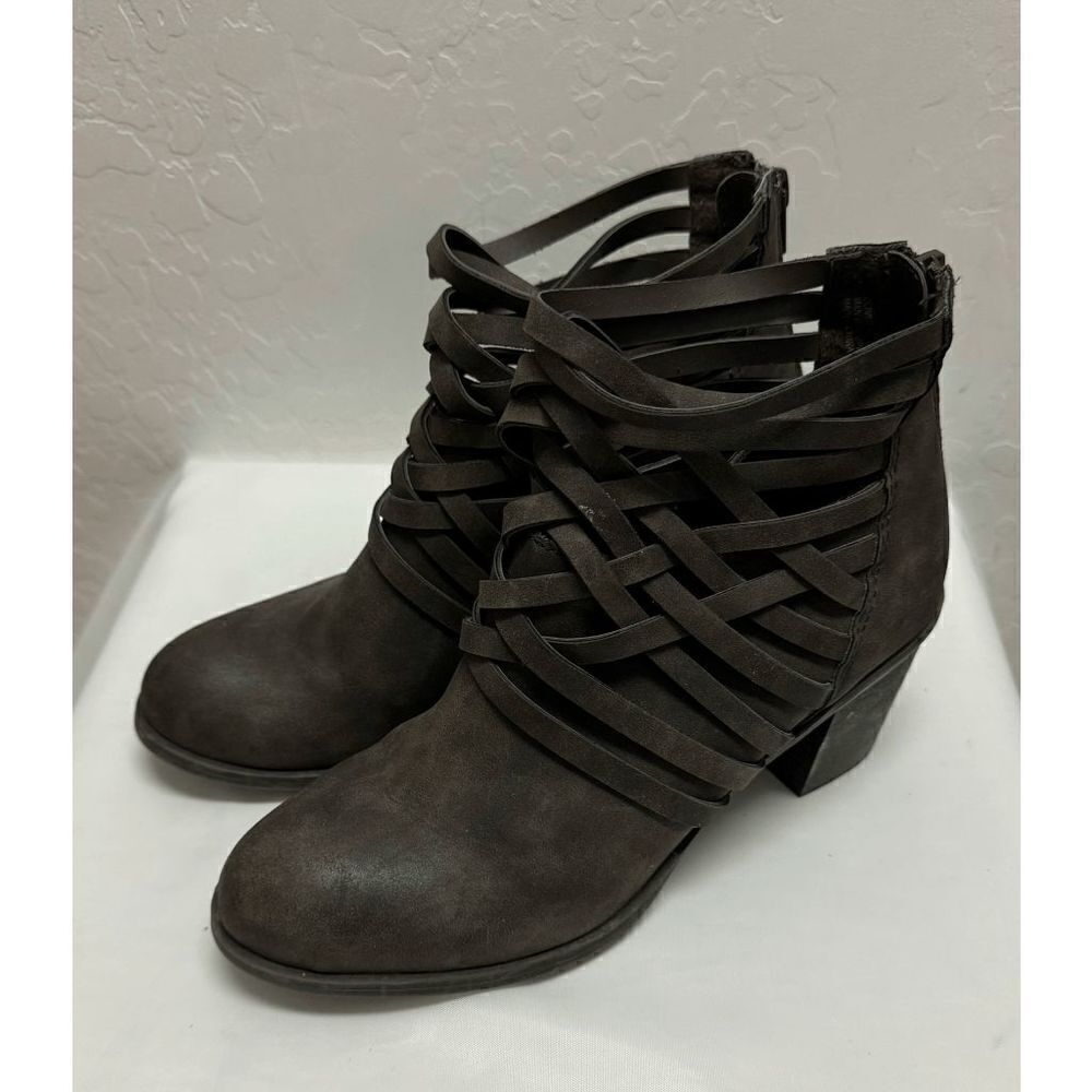 Me Too Strappy‎ Ankle Booties 8M
